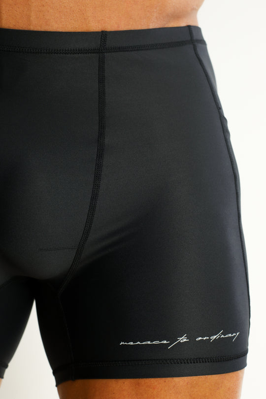 Lustrous Scrunch-Butt 4.5" Bike Shorts - Onyx Black